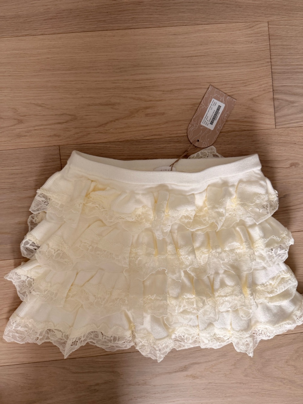 Ivory Lace Ruffle skort - Picture 2 of 2